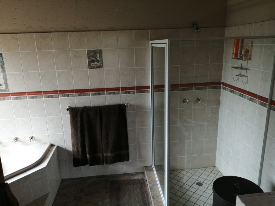 4 Bedroom Property for Sale in Boschenvaal River Front Lodges Free State